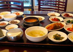 22皿の韓国料理